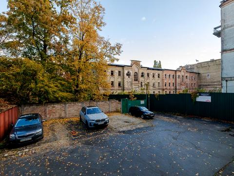 комерційна за адресою Євгена Чикаленка вул. (Пушкінська), 33