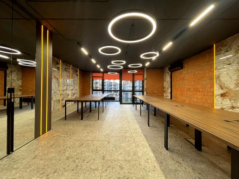 комерційна за адресою Джона Маккейна вул. (Івана Кудрі), 1