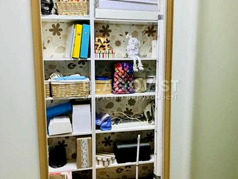 комерційна за адресою Верхогляда Андрія, 2