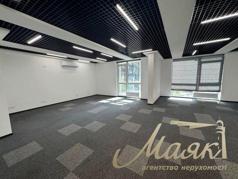 комерційна за адресою Джона Маккейна вул., 1