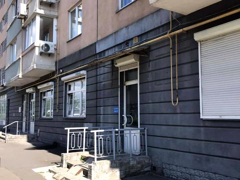 комерційна за адресою Раїси Окіпної вул., 4