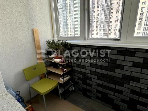 квартира за адресою Софії Русової вул., 7-А