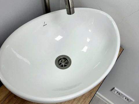 комерційна за адресою Лісова вул., 6