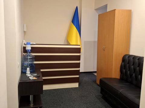 комерційна за адресою Інститутська вул., 24/7