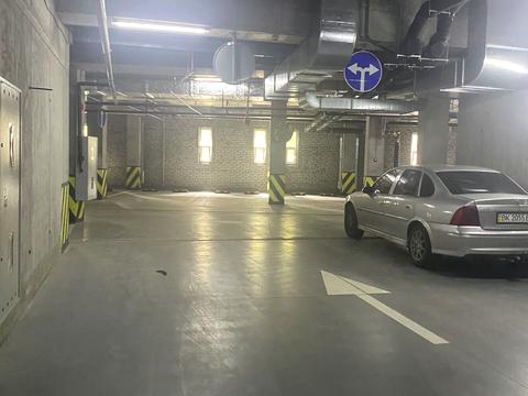 паркомісце за адресою Мокра вул. (Кудряшова), 8-Б