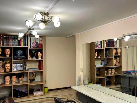 комерційна за адресою Воскресенська вул. (Леніна), 4