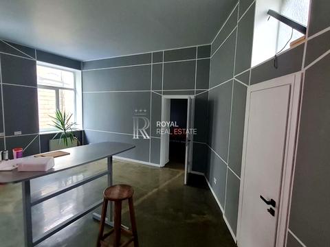 комерційна за адресою Лаврська вул. (Січневого Повстання), 16