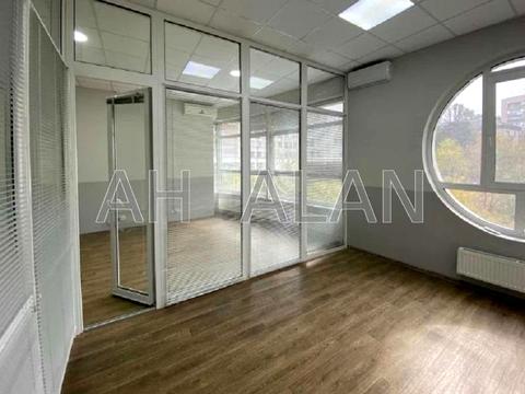 комерційна за адресою Кловський узвіз, 7a