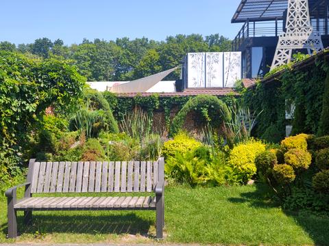 коммерческая по адресу Центральна, 1