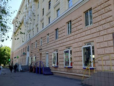 комерційна за адресою Дмитра Яворницького просп. (Карла Маркса), 121а
