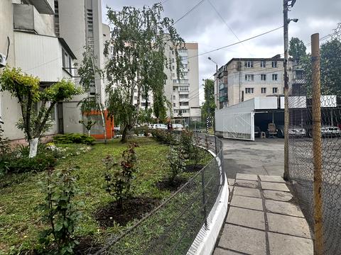 комерційна за адресою Олексія Вадатурського вул. (Маршала Малиновського), 1/1