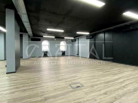 комерційна за адресою Воздвиженська вул., 23