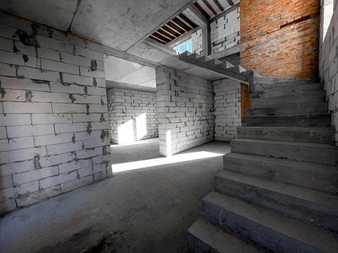 дом по адресу Євгена Плужника ул.