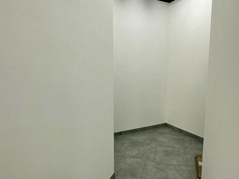 комерційна за адресою Воскресенська вул., 2-В