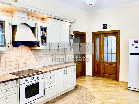 будинок за адресою Василя Сухомлинського вул.