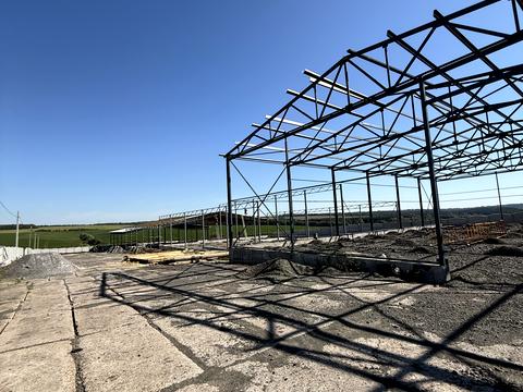 комерційна за адресою Центральна вул., 1