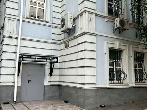 комерційна за адресою Саксаганського вул., 106Б
