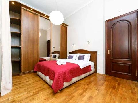квартира по адресу Антоновича ул., 24б