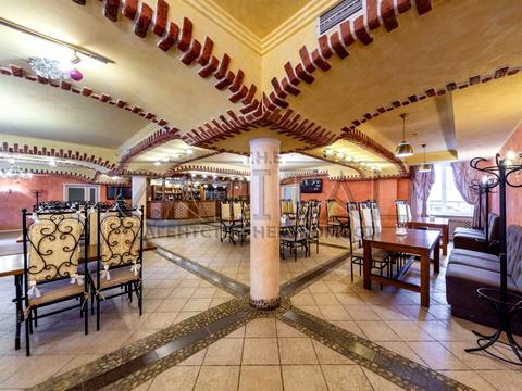 комерційна за адресою Білогородська вул., 68Б