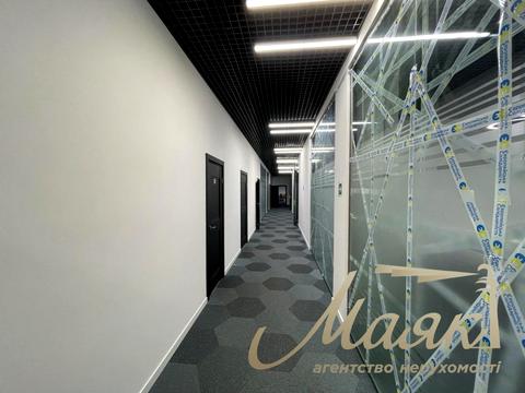 комерційна за адресою Лаврська вул. (Січневого Повстання), 16