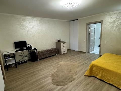 квартира за адресою Кобринської Н., 13