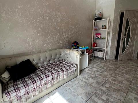 комерційна за адресою Володимирська вул., 90