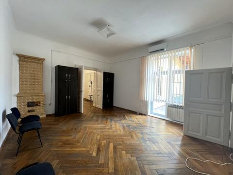 комерційна за адресою Дорошенка вул., 50