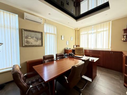 комерційна за адресою Вахтанга Кікабідзе вул. (Булгакова), 12