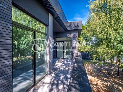 будинок за адресою Світанкова, 1