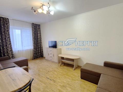 квартира за адресою Анни Ахматової вул., 43