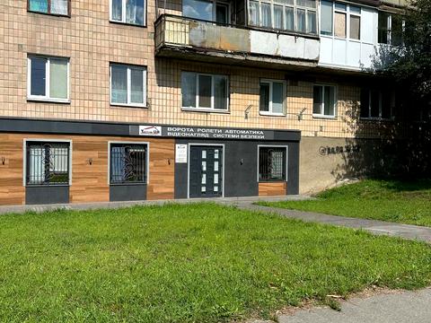 комерційна за адресою Конякіна, 12