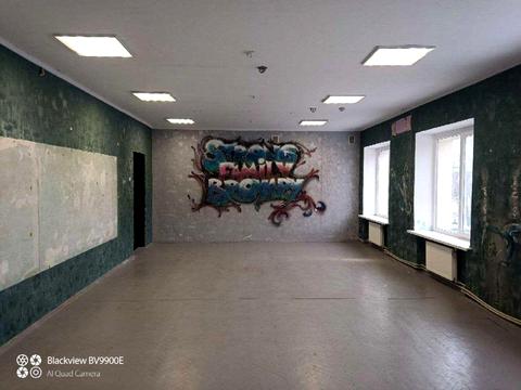 комерційна за адресою Сергія Москаленка вул. (Красовського), 25