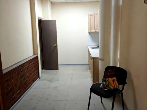 комерційна за адресою Володимирська вул., 51/53