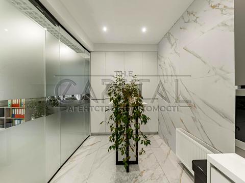 комерційна за адресою Буслівська вул., 12