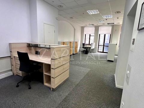 комерційна за адресою Михайлівська вул., 7