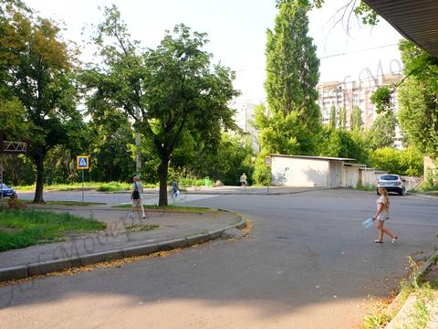 комерційна за адресою Бучми вул. (Командарма Уборевича), 20