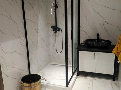 будинок за адресою с. Буки, Буки, 1