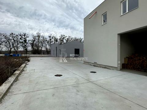 комерційна за адресою Кленова, 1