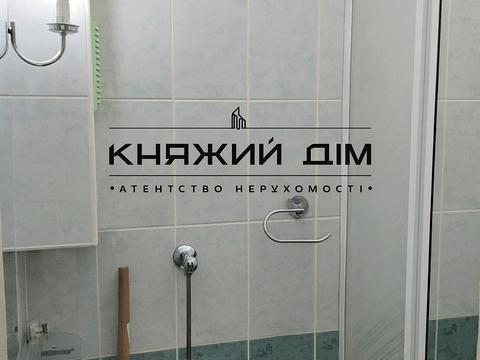 комерційна за адресою Антоновича вул. (Горького), 10