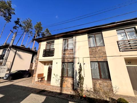 будинок за адресою Патріотів