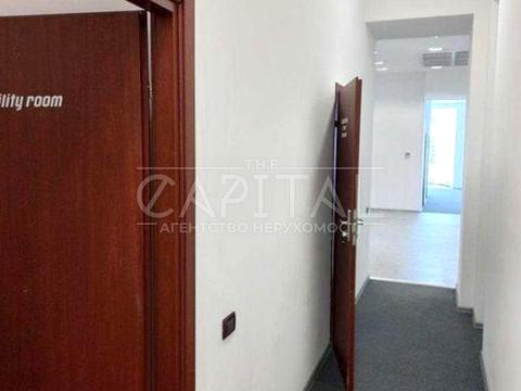 комерційна за адресою Музейний пров., 4