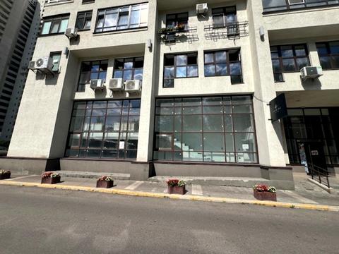 комерційна за адресою Євгена Коновальця вул. (Щорса), 44-А