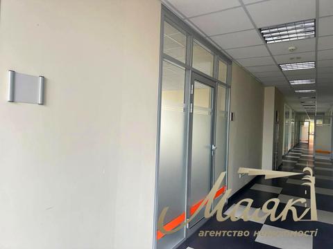 комерційна за адресою Миколи Міхновського бульв. (Дружби Народів), 19 