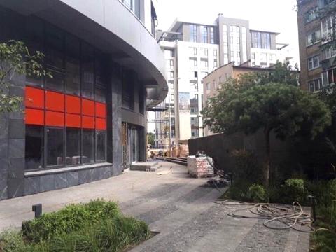 комерційна за адресою Буслівська вул., 12