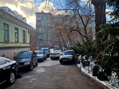 коммерческая по адресу Трёхсвятительская ул., 13