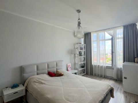 квартира за адресою Літературна вул., 8