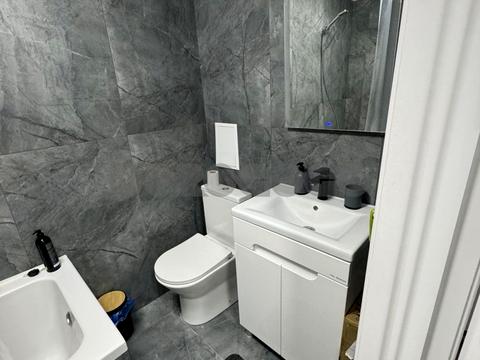 квартира за адресою Назарія Яремчука вул., 20