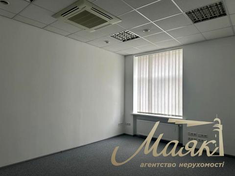 комерційна за адресою Миколи Міхновського бульв. (Дружби Народів), 19 