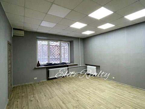 комерційна за адресою Юрія Іллєнка вул. (Мельникова), 12