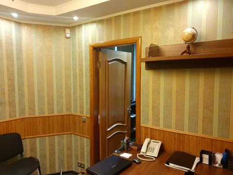 комерційна за адресою Межигірська вул., 25